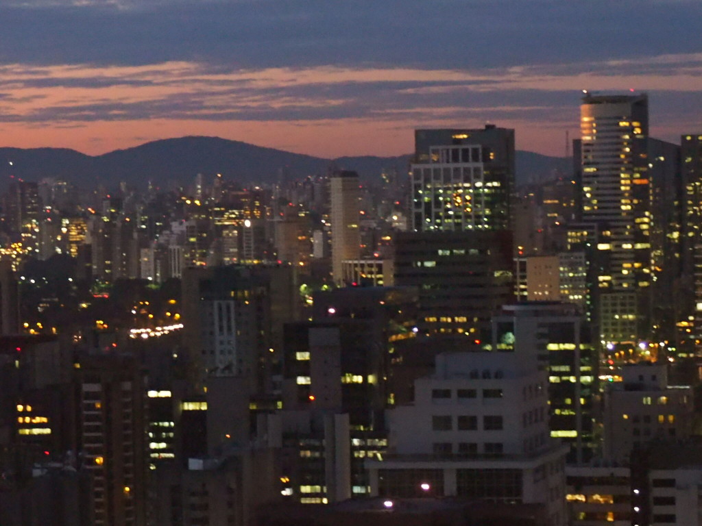 Vista noturna de São Paulo (foto: Leandro Beguoci) 