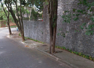Ampla calçada da Vila Beatriz