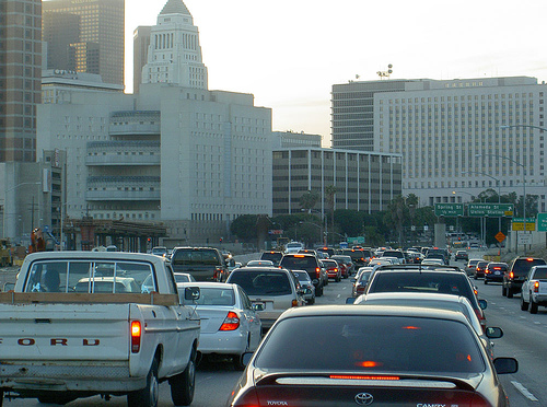 Trânsito em Los Angeles (foto: AaronLMGoodwin) 