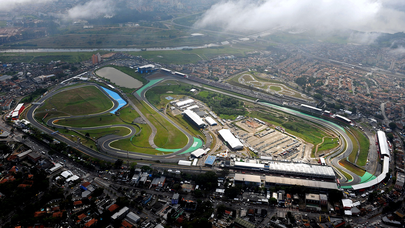 Vista aérea de Interlagos, com bairros cercando quase todo o autódromo