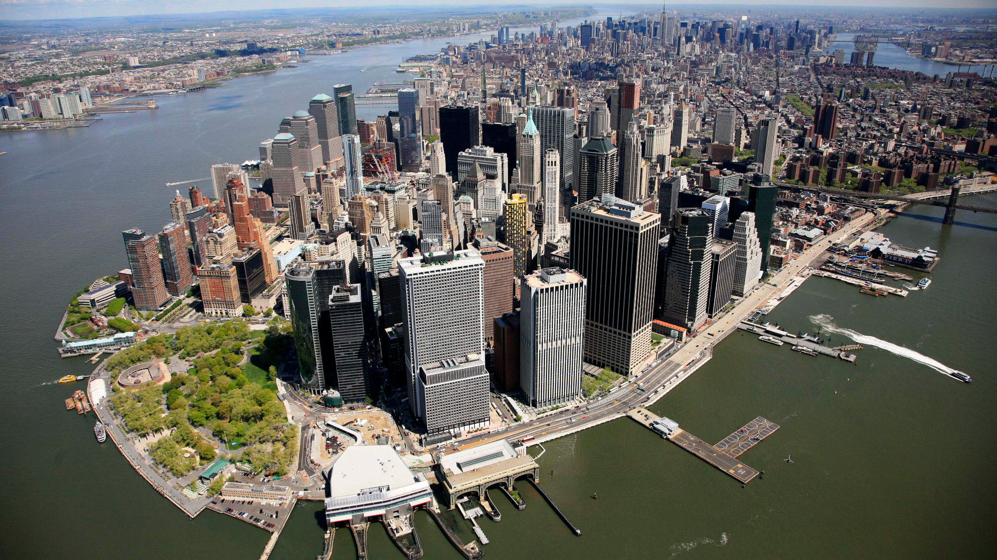 New york is one of the largest cities in the world with a population фото 100